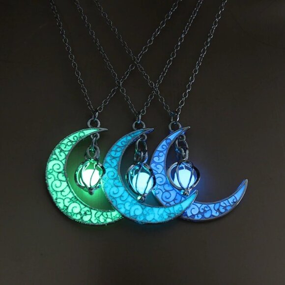 Jewelry - Crescent Glo Necklace